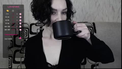 Snapshot of tinawincee chatting on January 29, 5:30 am Tina online show from January 29, 5:30 am