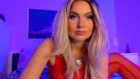 tinkerbell822 online show from October 3, 8:22 am