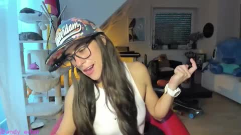 Tiny online show from October 9, 5:46 am