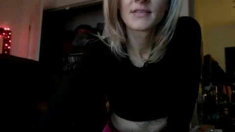 tinyandtatted420 online show from January 12, 11:56 pm