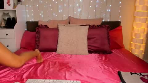 TinyDorina online show from December 3, 5:52 am