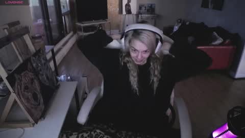 stage Kylie Sinner  brand CLITBAIT online show from September 12, 9:33 am