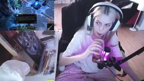 stage Kylie Sinner  brand CLITBAIT online show from February 22, 9:59 pm