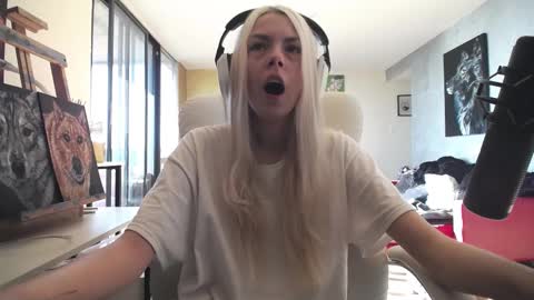 stage Kylie Sinner  brand CLITBAIT online show from October 11, 7:39 pm