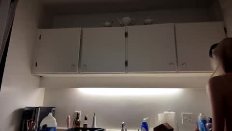 stage Kylie Sinner  brand CLITBAIT online show from February 18, 10:47 pm