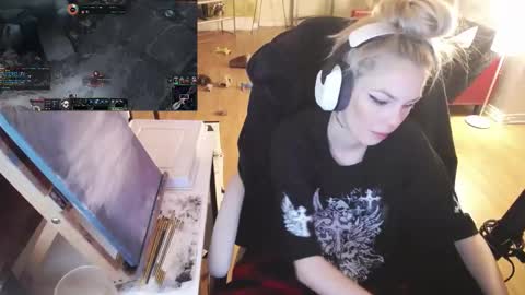 stage Kylie Sinner  brand CLITBAIT online show from February 20, 9:11 am