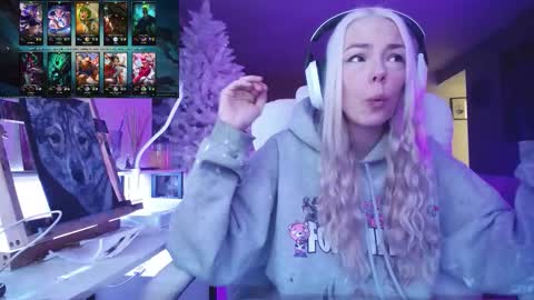 stage Kylie Sinner  brand CLITBAIT online show from November 24, 11:58 pm