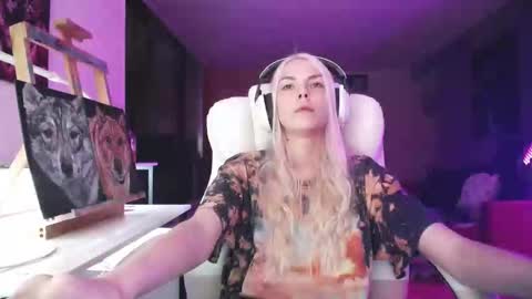 stage Kylie Sinner  brand CLITBAIT online show from September 30, 11:15 pm