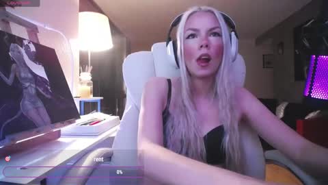 stage Kylie Sinner  brand CLITBAIT online show from April 15, 6:06 am