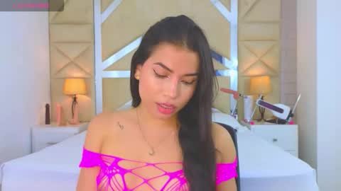 Tiphani Walker online show from November 2, 10:54 pm