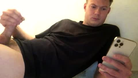 tippedrobin4830 online show from December 1, 5:22 pm