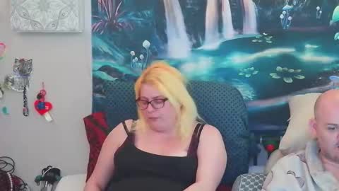 tipthekittenxo online show from February 2, 5:15 am