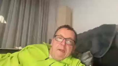 Tom online show from March 27, 7:37 pm