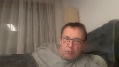 Tom online show from December 4, 5:23 pm