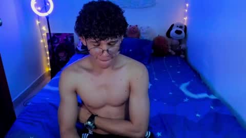 Tom Blue online show from April 1, 1:06 am