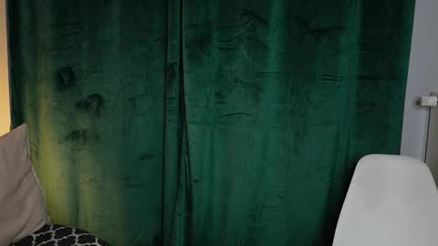 Tom online show from February 28, 6:12 pm