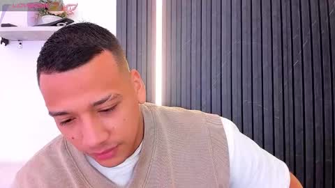 Tom muscle1 online show from October 11, 12:21 pm