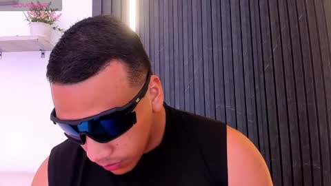 Tom muscle1 online show from November 1, 12:15 pm