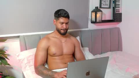 Tomas Ferrer online show from June 8, 1:28 am