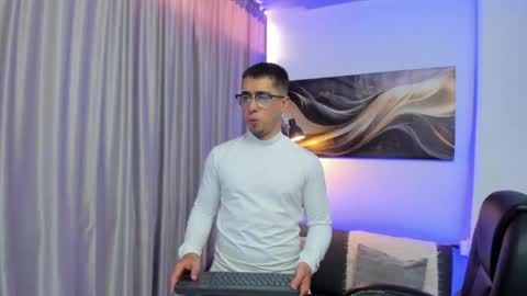 tommas_johnson online show from April 13, 12:20 pm