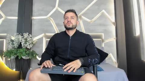 Snapshot of tomsloan_ chatting on March 4, 11:08 am Sr. Thomas online show from March 4, 11:08 am