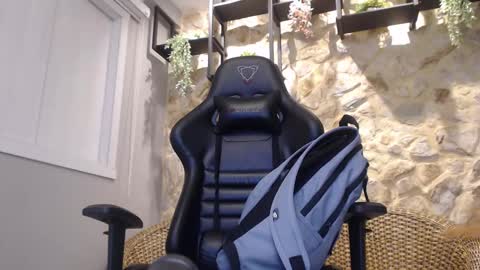 Snapshot of tomsloan_ chatting on March 10, 11:01 am Sr. Thomas online show from March 10, 11:01 am
