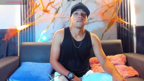 Snapshot of tonnygil chatting on October 25, 11:53 am Tonny online show from October 25, 11:53 am