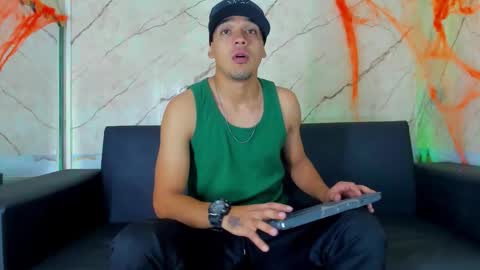 Snapshot of tonnygil chatting on October 27, 12:16 pm Tonny online show from October 27, 12:16 pm