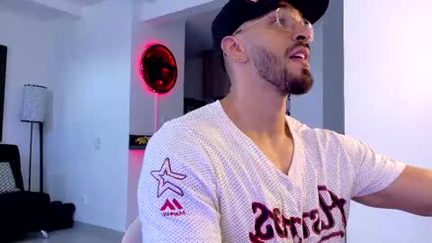 tony muscle1 online show from October 20, 9:31 pm