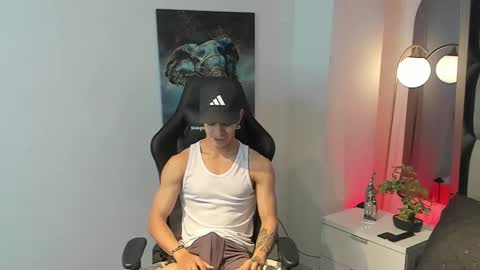 tony_petrov online show from September 28, 1:20 pm