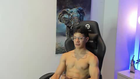 tony_petrov online show from October 17, 9:46 am