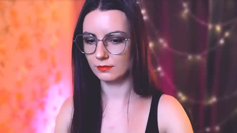 Snapshot of too_beautiful chatting on January 8, 8:07 pm Elizabeth online show from January 8, 8:07 pm