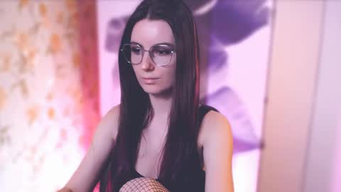 Snapshot of too_beautiful chatting on February 25, 4:57 pm Elizabeth online show from February 25, 4:57 pm