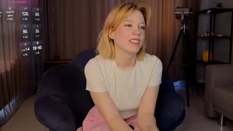 Hey hey Im Megan Pvt open. Im very glad to see you here online show from April 17, 10:06 am