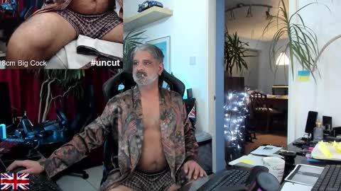 topalphaboss online show from October 15, 7:15 pm