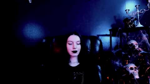 toxicdomme online show from March 25, 7:20 pm