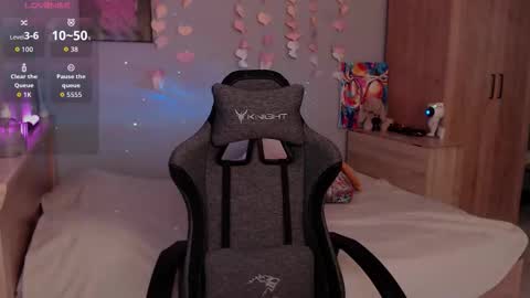 toxkiss online show from March 18, 4:51 am