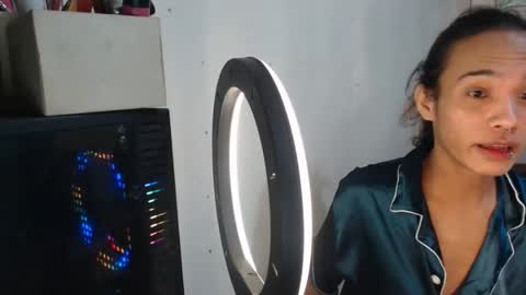 Amor  THUMBS-UP ME online show from February 6, 7:16 pm