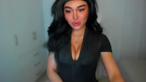 Snapshot of transnextdoor_ chatting on January 8, 8:07 pm ALMIGHTY GODDESS VALENTINA online show from January 8, 8:07 pm