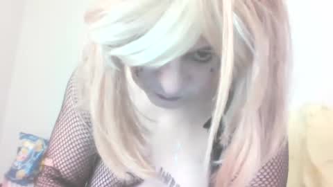 Snapshot of traphouseslutbunny4fun chatting on December 5, 9:33 pm traphouseslutbunny4fun online show from December 5, 9:33 pm