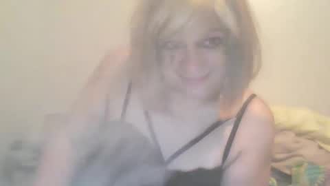Snapshot of traphouseslutbunny4fun chatting on December 7, 7:43 am traphouseslutbunny4fun online show from December 7, 7:43 am