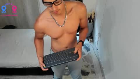 travis bakerr online show from November 14, 2:52 pm