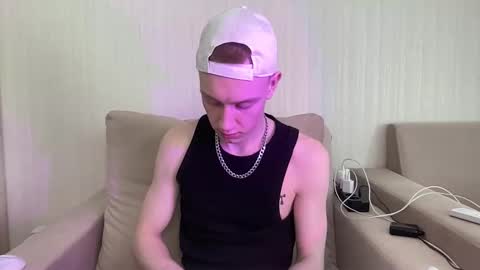 Travis online show from April 9, 6:19 am