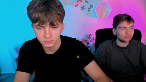 Travis online show from December 4, 8:19 pm