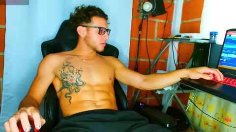 TRAVIS. online show from November 4, 9:38 pm