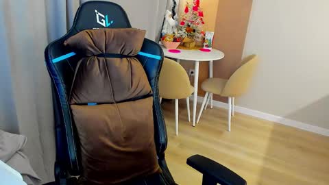 travisrivas online show from January 12, 2:40 am