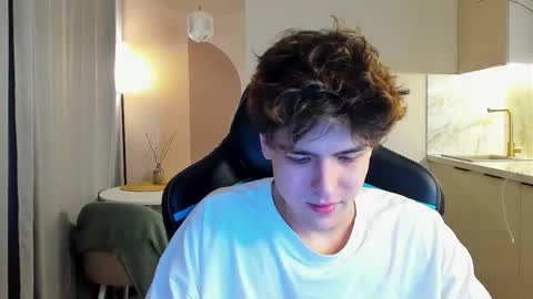 travisrivas online show from October 2, 4:22 am