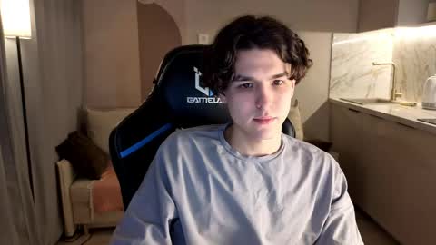 travisrivas online show from May 11, 2:29 am