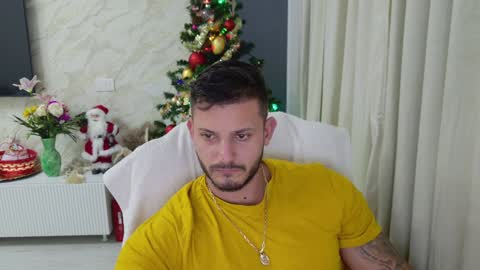 TRAVISS HOLDEN online show from December 30, 5:04 am