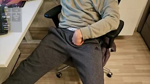 tree1989 online show from September 30, 6:18 pm